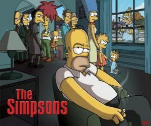 пазл Гомер Симпсон на диване, а остальные копченой задумчиво смотрел на него